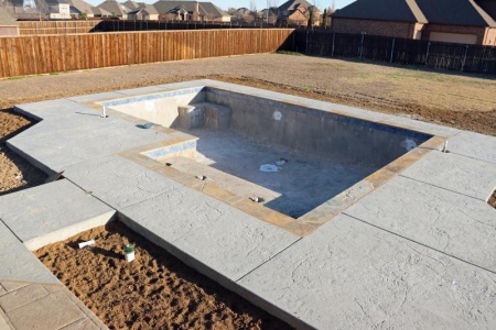 Quelles sont les phases clés pour créer une piscine enterrée durable ?